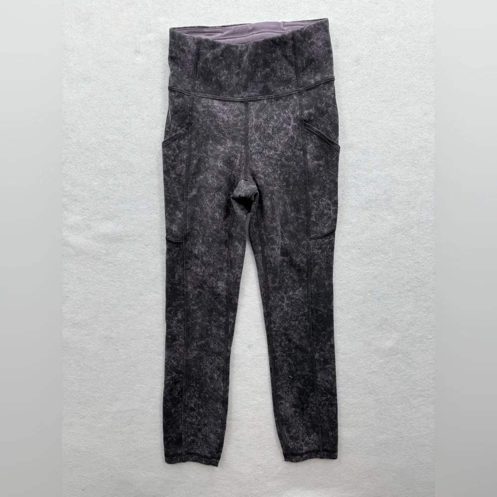 Lululemon Invigorate High-Rise Crop 23